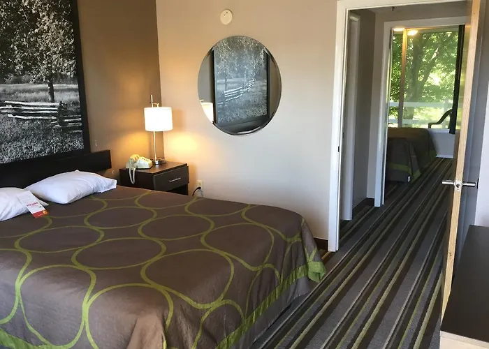 Super 8 By Wyndham Sevierville Riverside