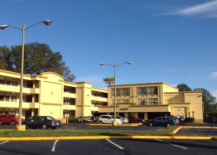Diamond Inn & Suites