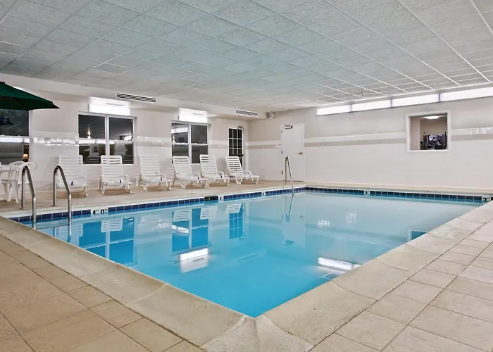 Country Inn & Suites By Radisson, Peoria North, Il