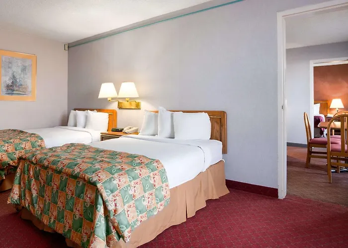 Days Inn & Suites By Wyndham Elyria