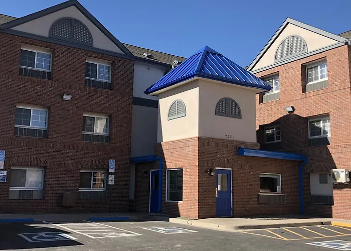 Intown Suites Extended Stay Denver - Havana Street
