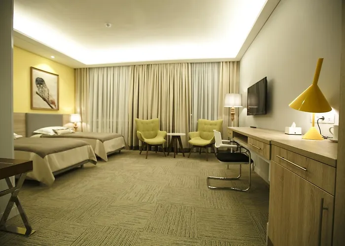 GREEN Which Hotel