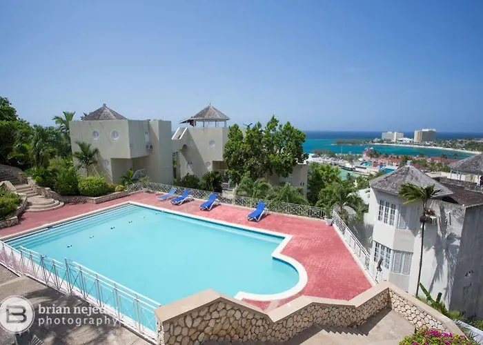 Paradise Columbus Heights Apartments