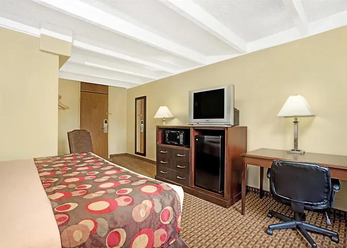 Days Inn By Wyndham Bloomington West