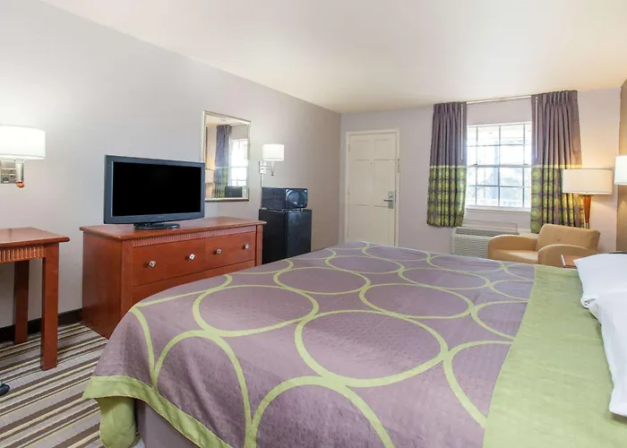 Super 8 By Wyndham West Monroe