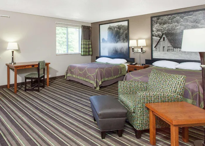 Super 8 By Wyndham Richlands/Claypool Hill Area