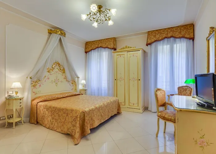 Hotel At Leonard