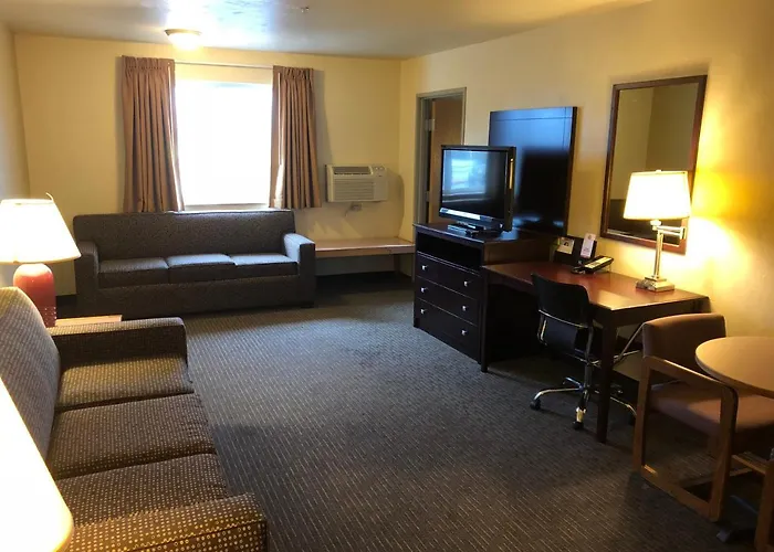 Super 8 By Wyndham Woodburn