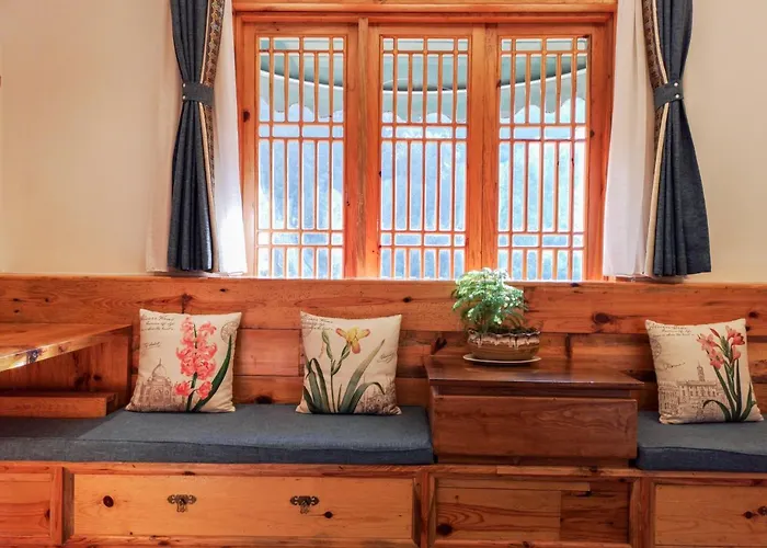 Zhangjiejie Yuelu Homestay Nearby The Entrance Of Avatar Mount Free Illy Coffee & Fresh Fruit, Free Laundry Service,Vegetarian Friendly
