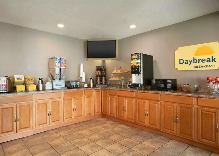 Days Inn By Wyndham Willoughby/Cleveland