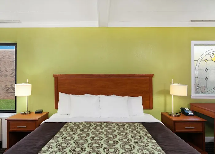 Days Inn By Wyndham Bowling Green