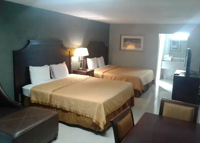 Express Inn & Suites - 5 Miles From St Petersburg Clearwater Airport