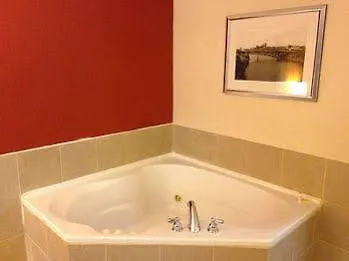 Travelodge By Wyndham Brooklyn Center
