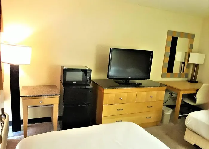 Country Hearth Inn And Suites
