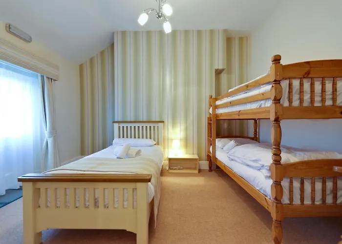 Lauriston & Lawton Court Hotel