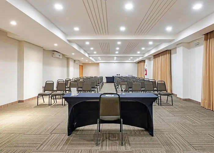Slim Hotel Curitiba Av Das Torres
